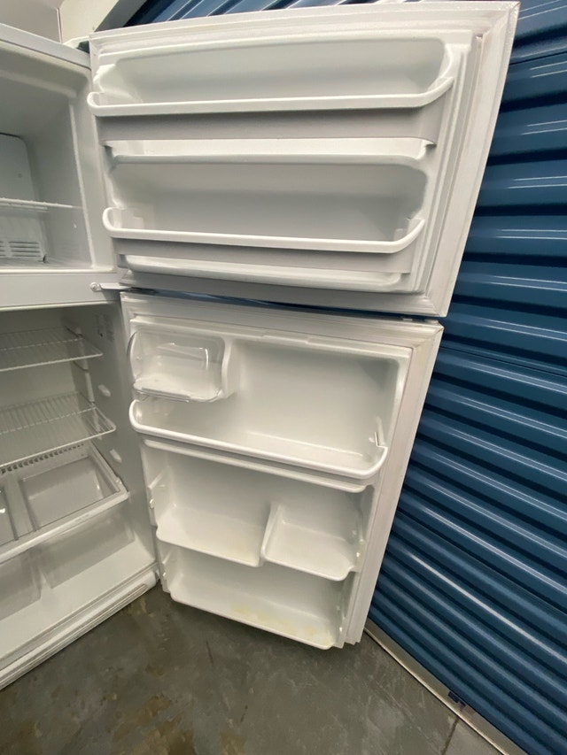 WHITE FRIDGEDAIRE REFRIGERATOR - photo 5