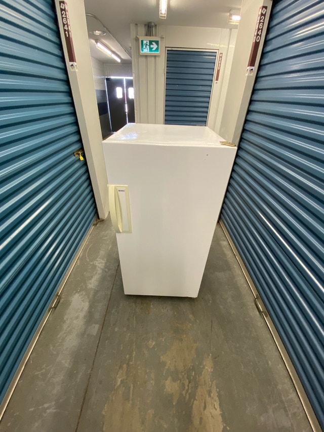 WHITE KENMORE UPRIGHT FREEZER