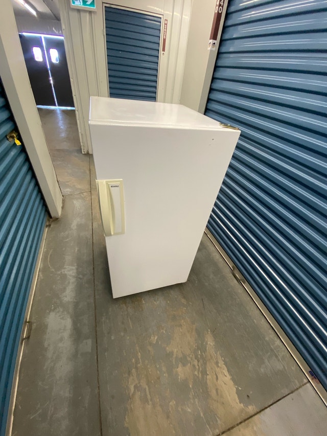 WHITE KENMORE UPRIGHT FREEZER - photo 3