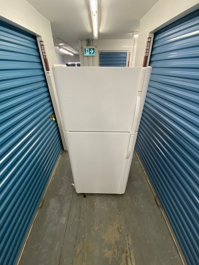 WHITE KENMORE REFRIGERATOR