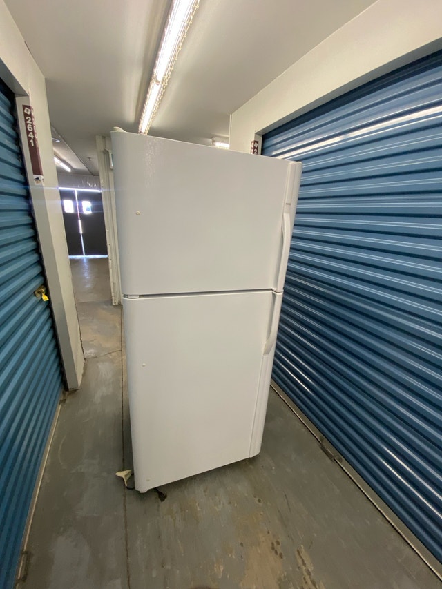 WHITE KENMORE REFRIGERATOR - photo 2
