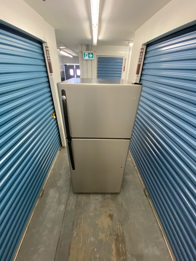 GE STAINLESS STEEL REFRIGERATOR