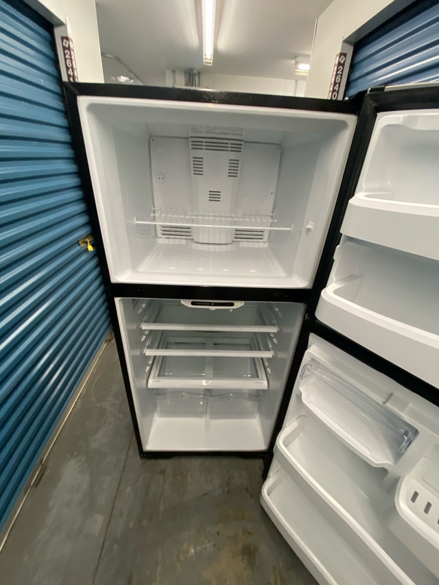GE STAINLESS STEEL REFRIGERATOR - photo 5