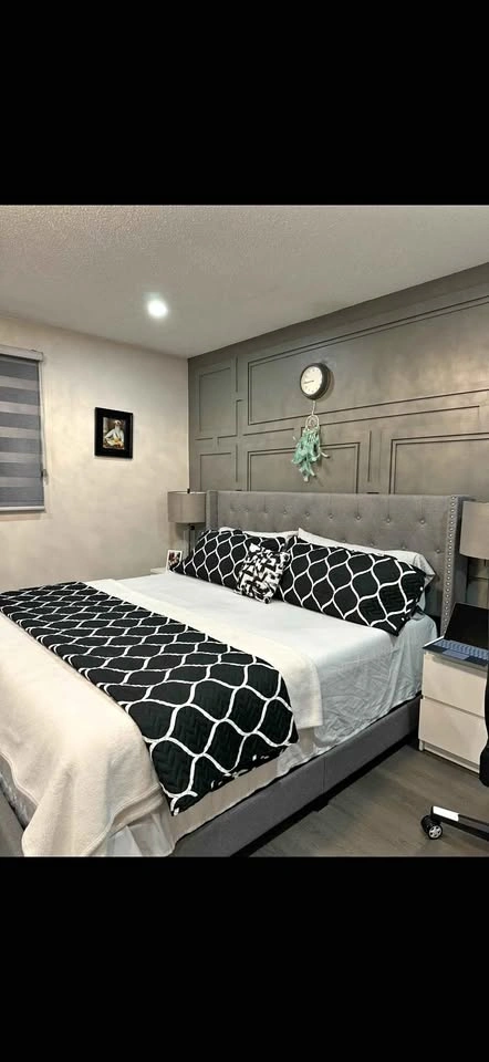 King size bed Moving out sale