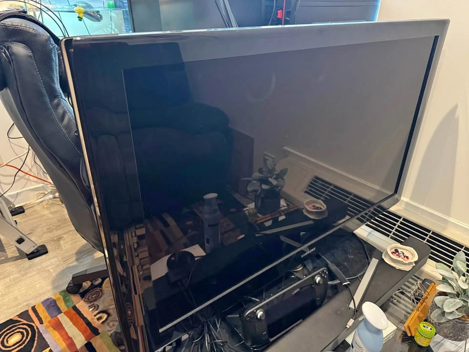 Samsung TV 46 inches