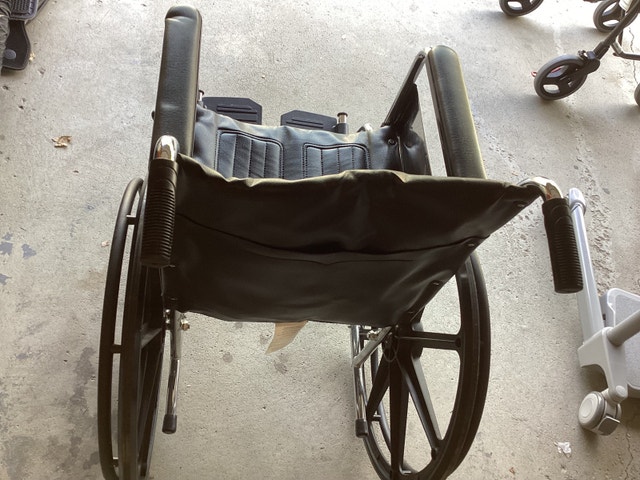 Wheel chair $390 - photo 2