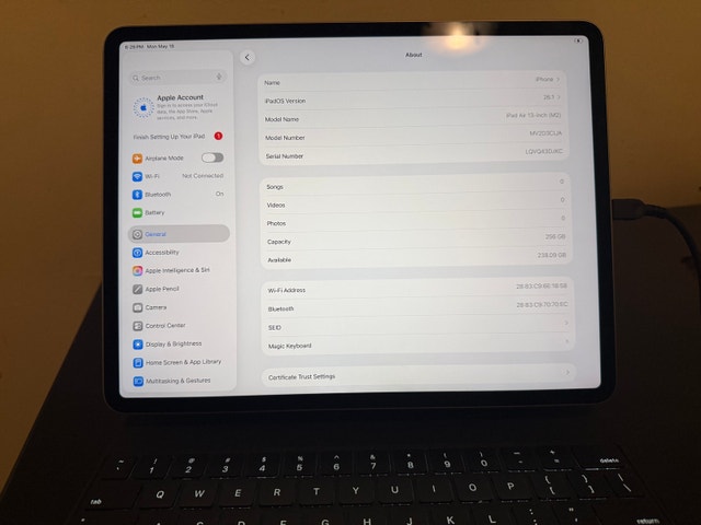 Apple iPad Air 5th Gen 13" and Magic Keyboard - photo 2