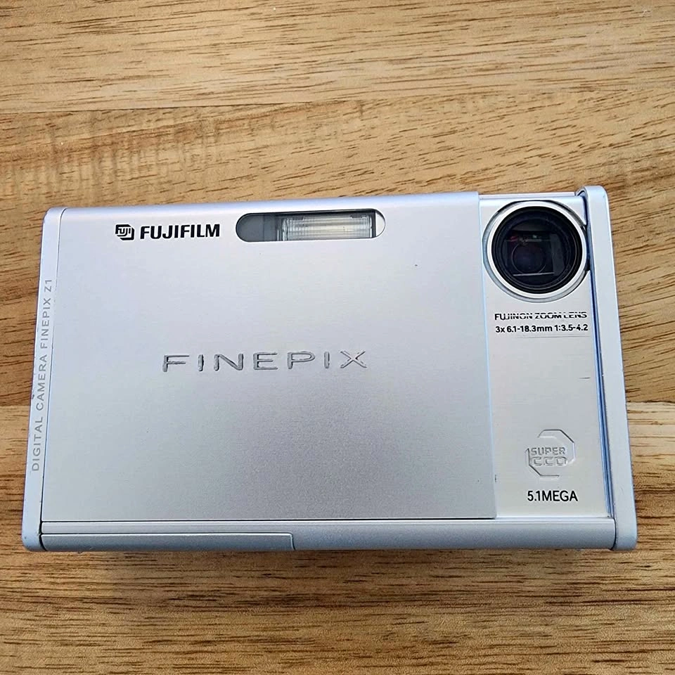 Fujifilm FinePix Z1 Digital Camera with Original Accessories