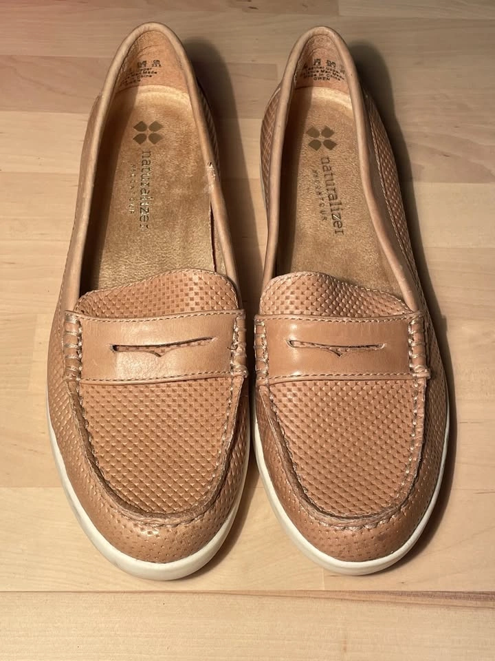 Naturalizer leather loafers, US 6.5 - photo 2