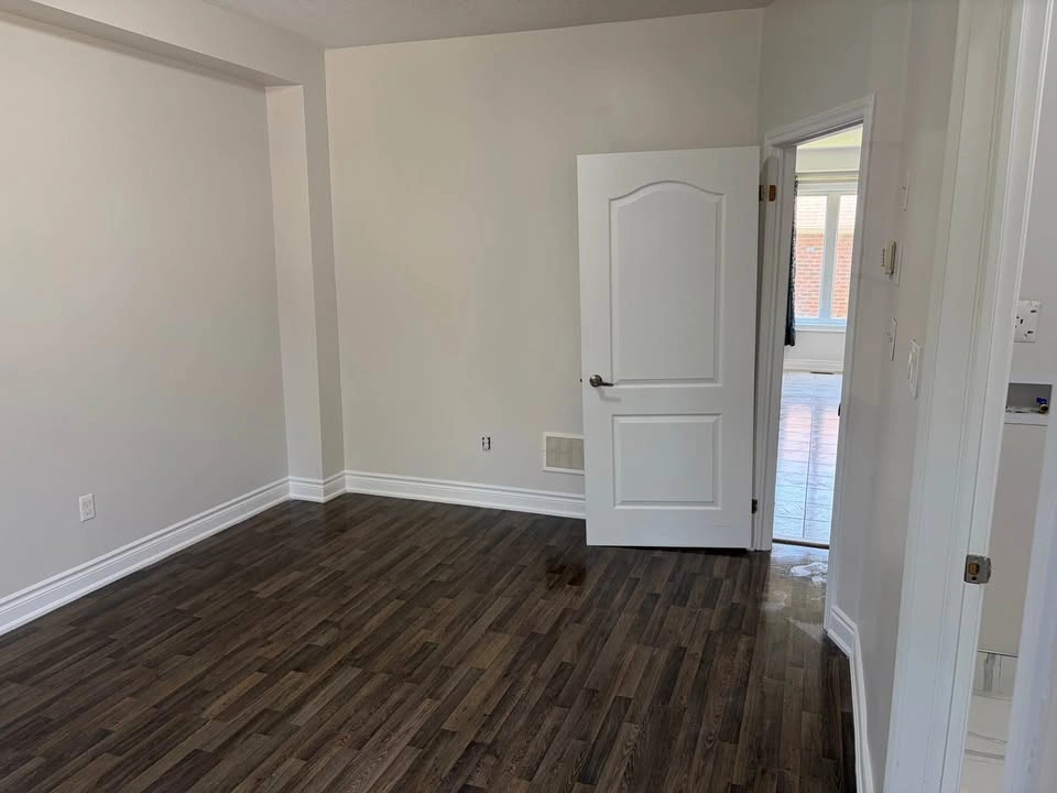 3 Beds 3 Baths - Townhouse - photo 3