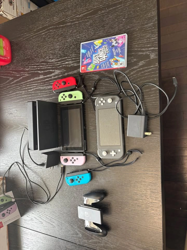 Nintendo Switch & Switch Lite + Just Dance 2022 - photo 2