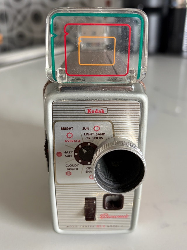 Kodak Brownie Model Camera with Viewfinder [UNTESTED] - photo 2