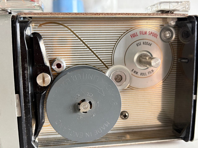 Kodak Brownie Model Camera with Viewfinder [UNTESTED] - photo 3