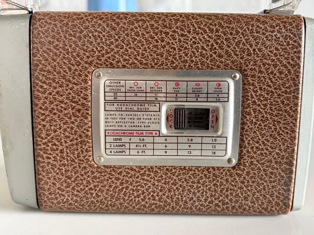 Kodak Brownie Model Camera with Viewfinder [UNTESTED] - photo 4
