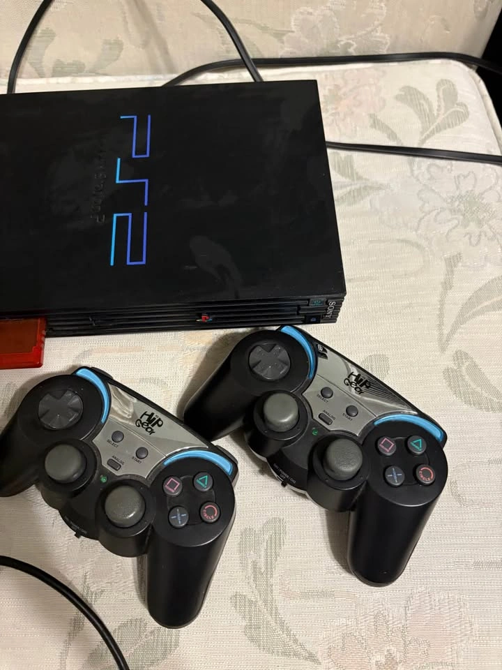 PS2 Console and Controllers - photo 3