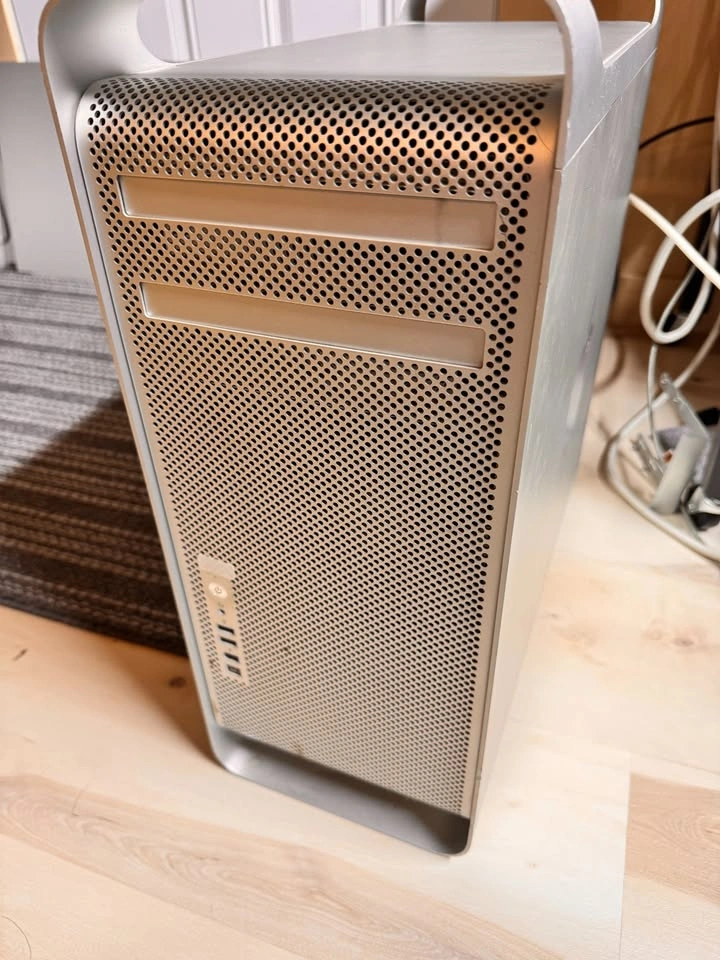 Apple Mac Pro 3,1 Towers (2x) - photo 2