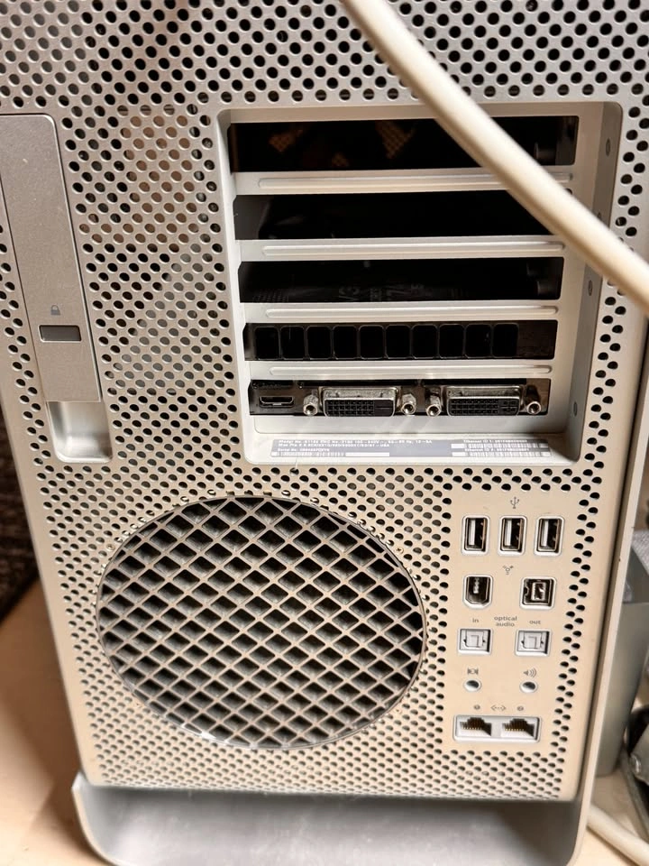 Apple Mac Pro 3,1 Towers (2x) - photo 4