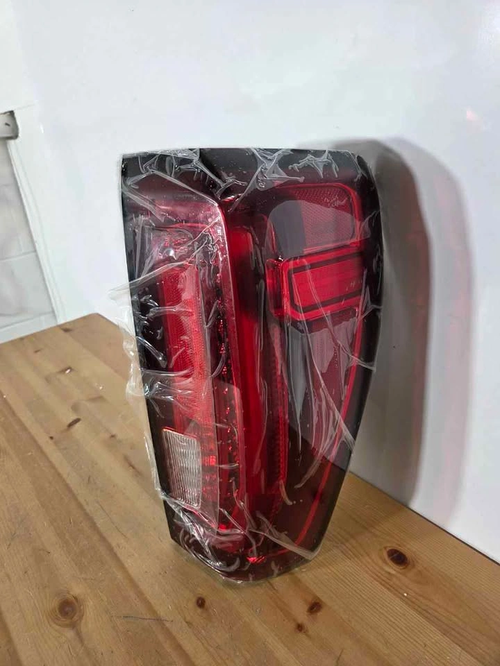 GMC Sierra 1500 LED Tail Light Passenger Side, New - photo 2