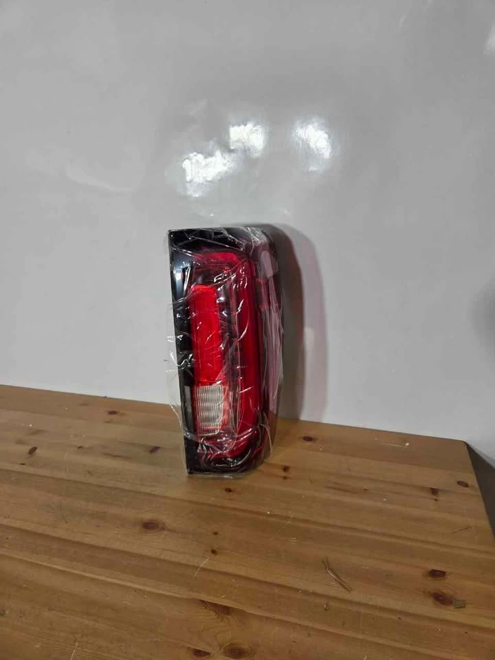 GMC Sierra 1500 LED Tail Light Passenger Side, New - photo 5