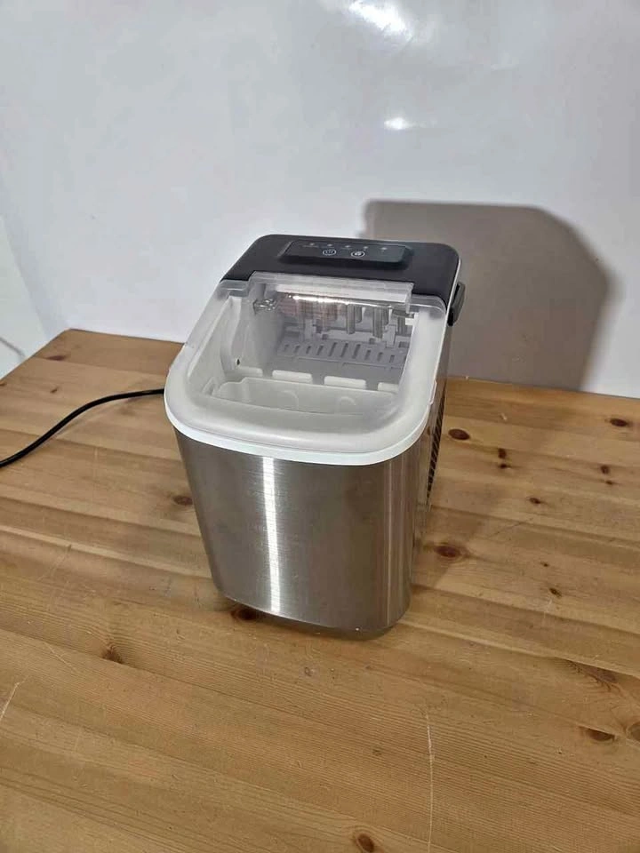 Portable Ice Maker Countertop Self Cleaning 26lb, New