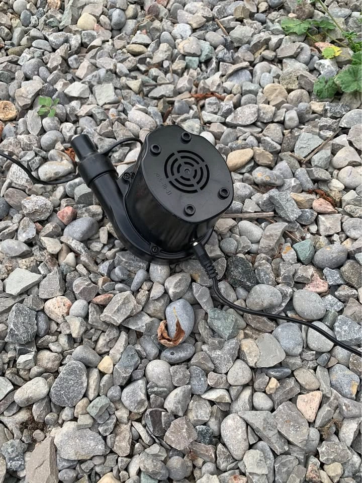Air pump with car plug in - photo 2