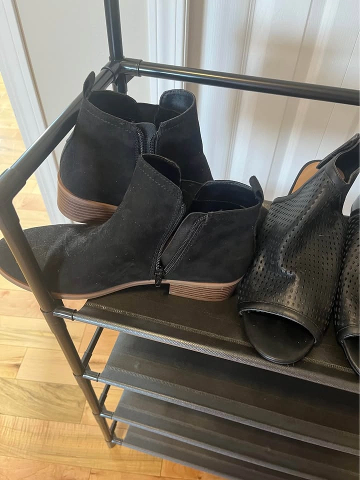 Woman’s size 10 shoes - Pick up Copperfield Grove SE - photo 2