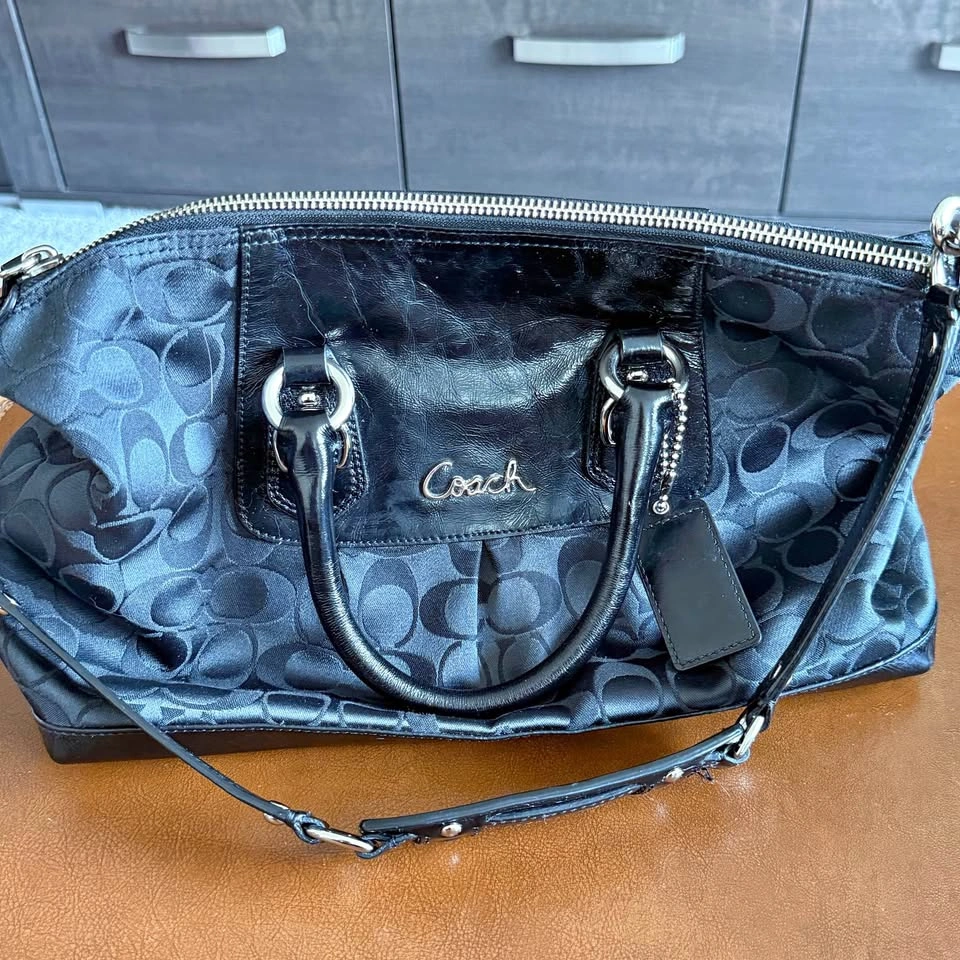 Authentic Coach Black Signature Satchel / Shoulder Bag Y2K