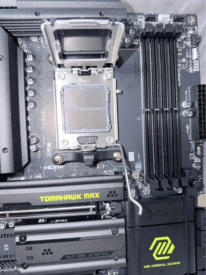 MSI MAG B850 Tomahawk MAX WiFi AM5 Motherboard - photo 3