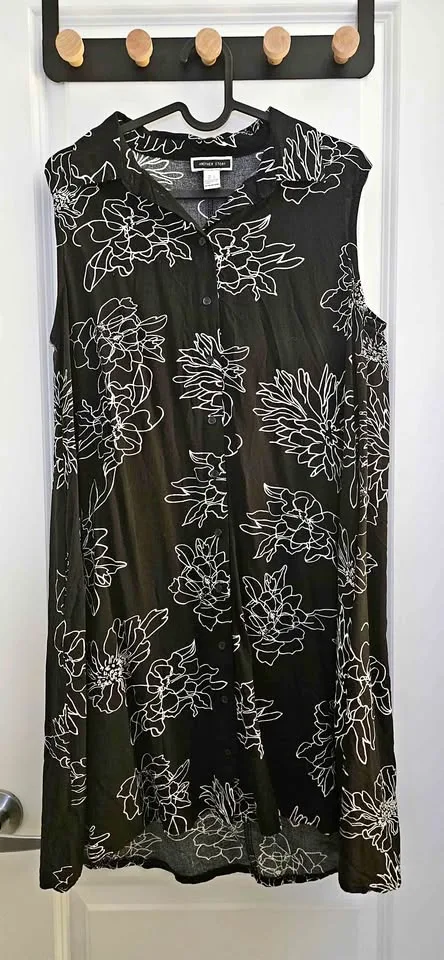 Suzy Shier- Sleevless Summer Dress thumbnail