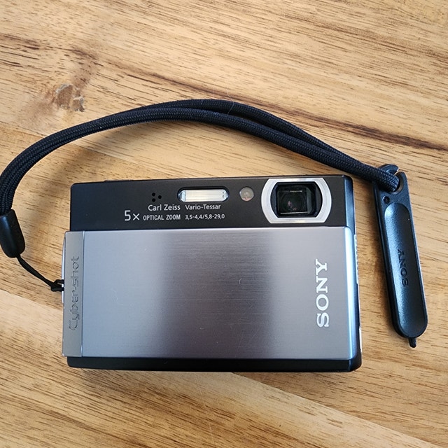 Sony Cyber-shot DSC-T300 10.1 MP Camera c/w Original Accessories