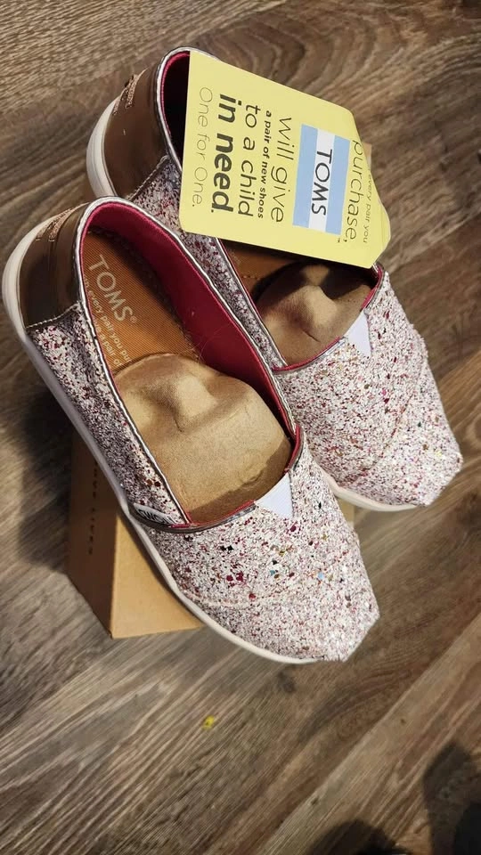 Youth Size 2 Tom's Candy Cane Glitter Shoes