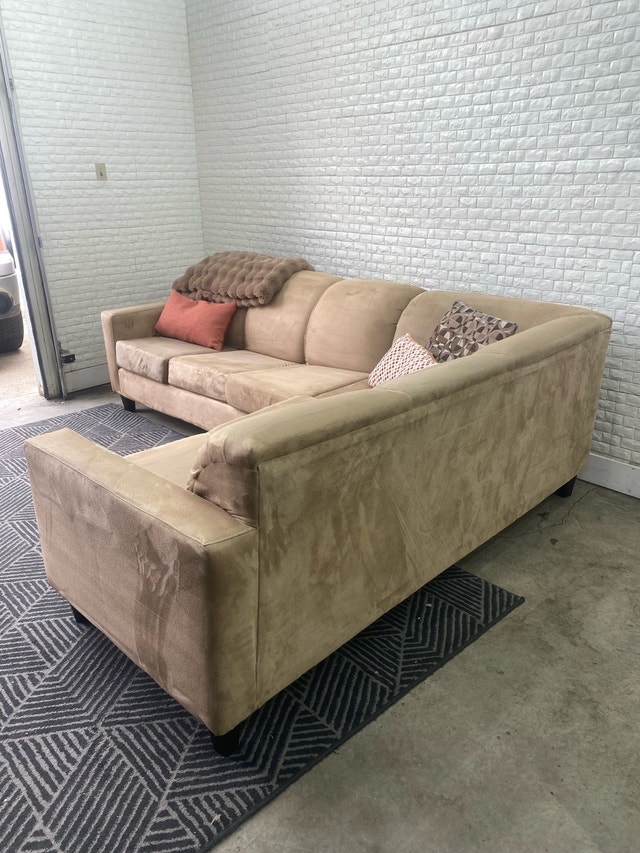 FREE DELIVERY Sectional with Pull out Bed - photo 2