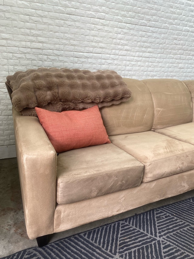 FREE DELIVERY Sectional with Pull out Bed - photo 4