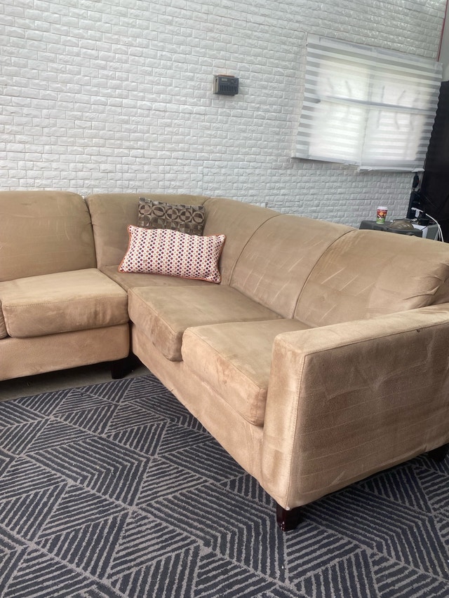 FREE DELIVERY Sectional with Pull out Bed - photo 5