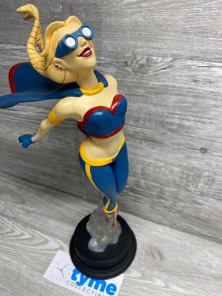 Retro Girl Powers Superhero 14" Statue - photo 3