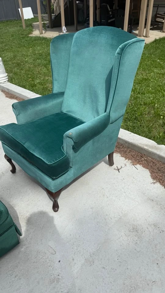 Wingback Chair & Ottoman - Velvet - photo 2