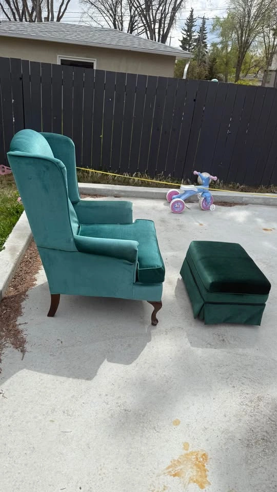 Wingback Chair & Ottoman - Velvet - photo 3