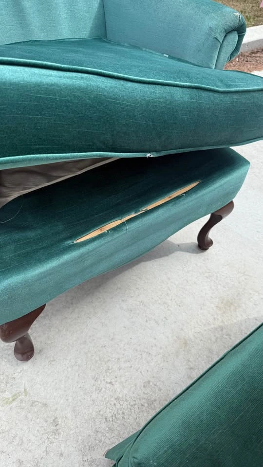Wingback Chair & Ottoman - Velvet - photo 4