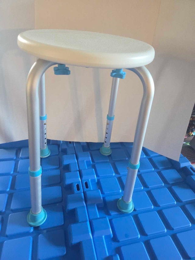Shower/bathtub chair