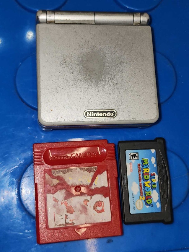 Gameboy Advance with Pokemon Red and Super Mario World - photo 3