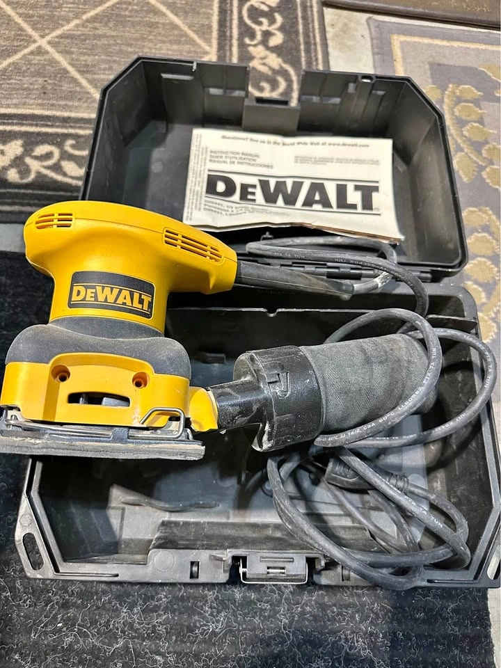 DeWalt D26441 1/4 Sheet Sander