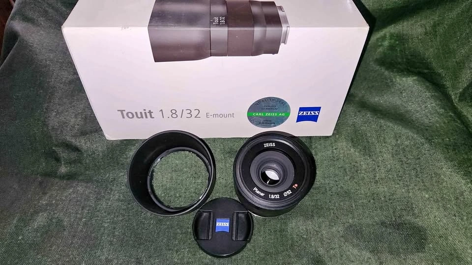 Zeiss 32mm f/1.8 E-mount Lens for Sony