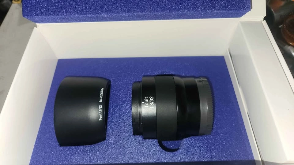 Zeiss 32mm f/1.8 E-mount Lens for Sony - photo 2