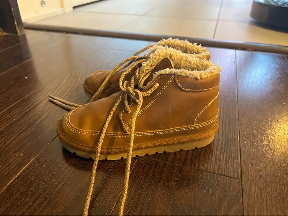Lot of Boys Shoes Size 9 - photo 3