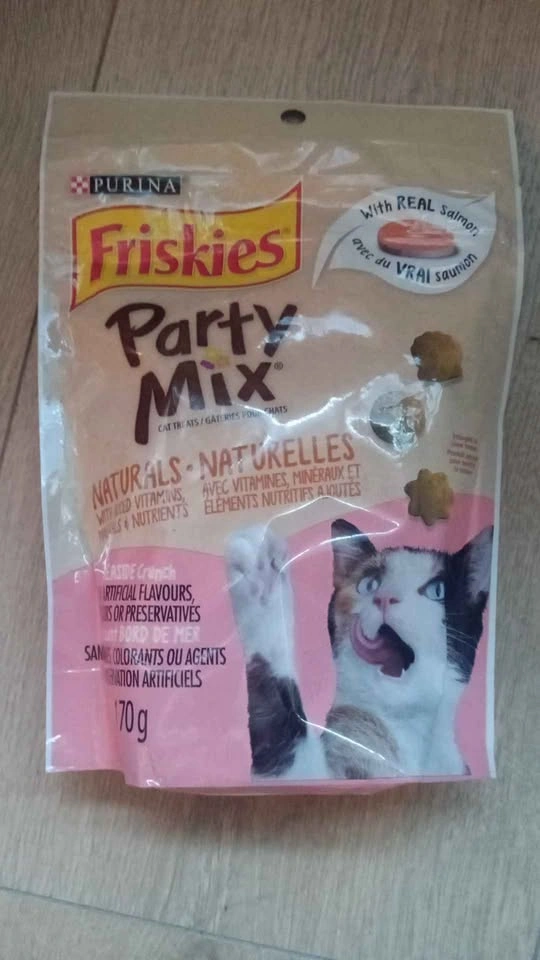Cat supplies and treats - photo 4