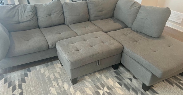 Comfortable Grey Sectional Couch with Chaise and Storage Ottoman
