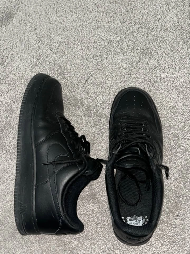Black Air Force 1’s Size 12 fits 13 - photo 3