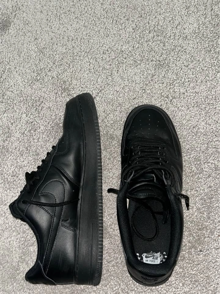 Black Air Force 1’s Size 12 fits 13 - photo 4