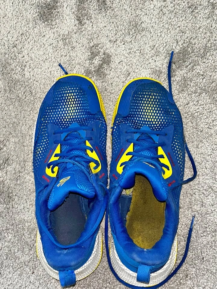 Under Armour Blue Yellow Athletic Shoes M12