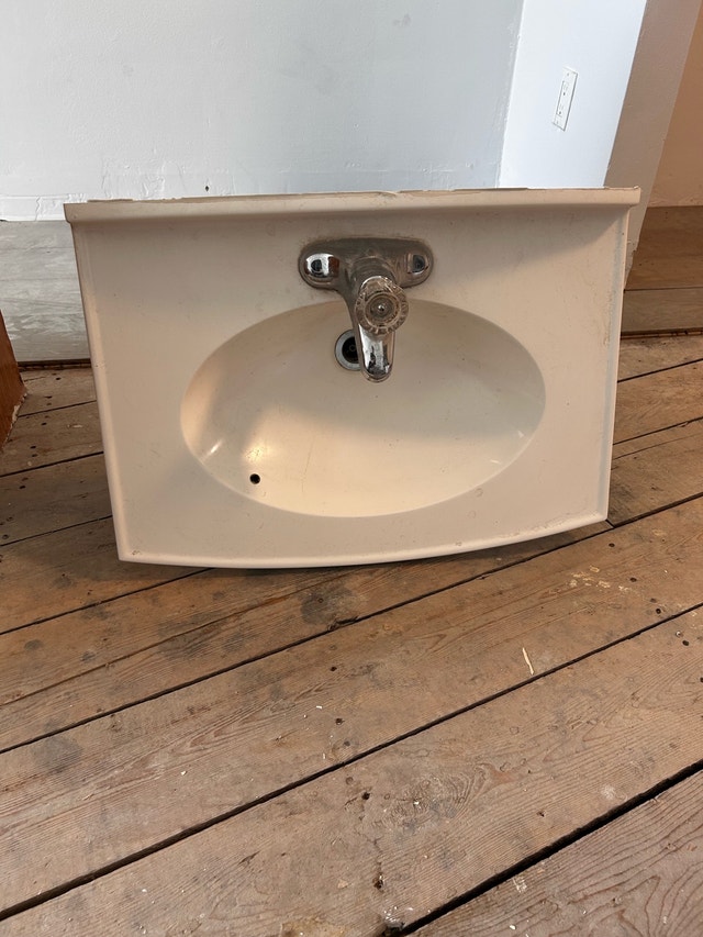 Bathroom Vanity with Sink and Faucet - photo 4